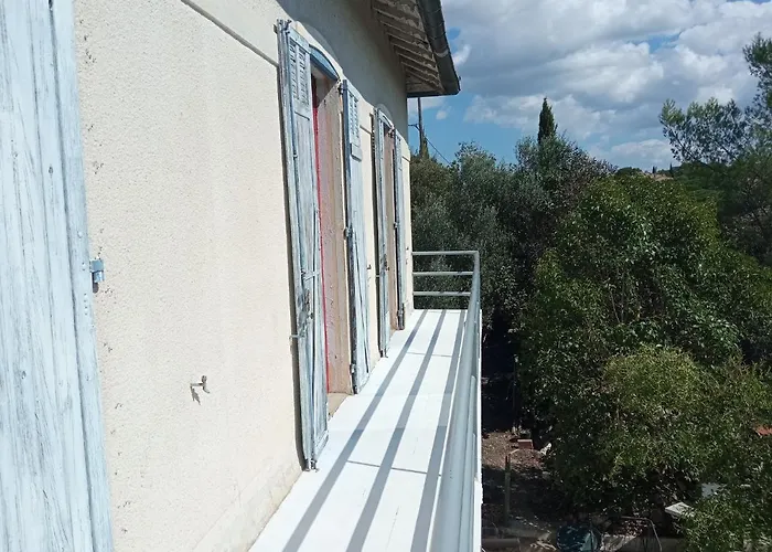 Le Clos Fleuri * נים